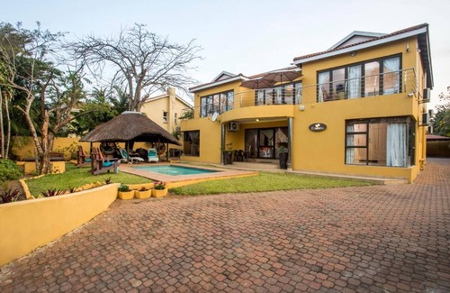 Ballito House | Ezulwini Guest House - Queen Room with Balcony for 2 guests in Ballito