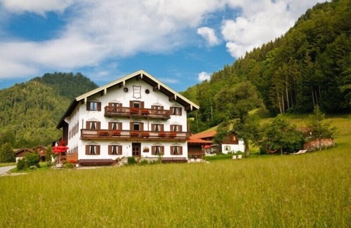 Ruhpolding Apartment | F Apartment Längauer Alm 52sqm, balcony, kitchen, 2 bedrooms and 1 bed-sitting room.