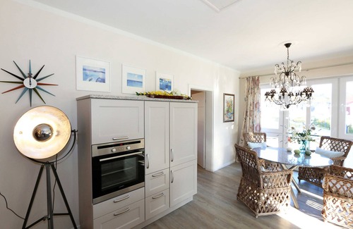 Thiessow Apartment | F: House Sterntaucher Whg 05 with fireplace & balcony - Haus Sterntaucher Whg 05 mit