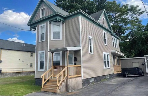 Eastside Apartment | (F1) Convenient 3br Syracuse University apartment