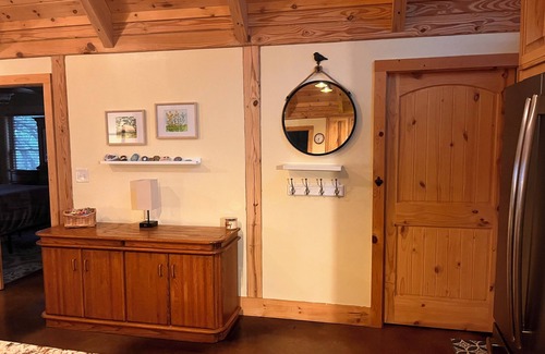 Florence House | F1 Ready Scenic Getaway in Hill Country - Amazing Views, Privacy, and Pool