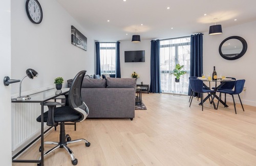 Watford Apartment | F14 Cassio Deluxe 2Bed, Watford Cassio Apartment
