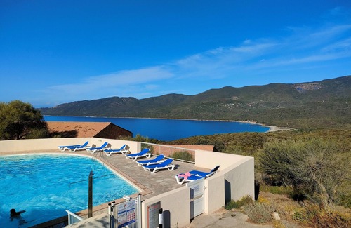 Serra-di-Ferro Apartment | F2 air conditioning, Wi-Fi, washing machine, sea view. Residence: swimming pool
