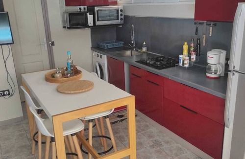 Tartane Apartment | F2 facing the sea, private swimming pool-garden 220 m2-natural park-surfing