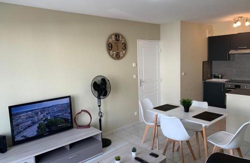 Talange Apartment | F2 rénové lumineux dans résidence avec balcon et parking