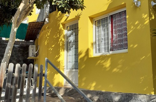 Piton Saint-Leu House | F2, whole housing, in Piton Saint-Leu