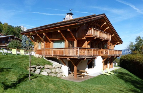 Combloux Ski Chalet | F3 apartment in chalet facing Mont Blanc (pets not allowed)