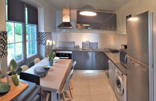 Behobie Cottage | F4 of charm 6/8 pers view sea/mountains area of 3 hectares 4 km d beaches
