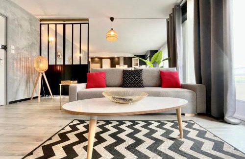 Quartier Exposition-Bajatiere Apartment | #F7 The contemporary 6 sleeps Wifi tramway