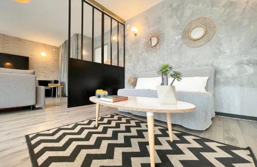 Quartier Exposition-Bajatiere Apartment | #F7 The contemporary 6 sleeps Wifi tramway