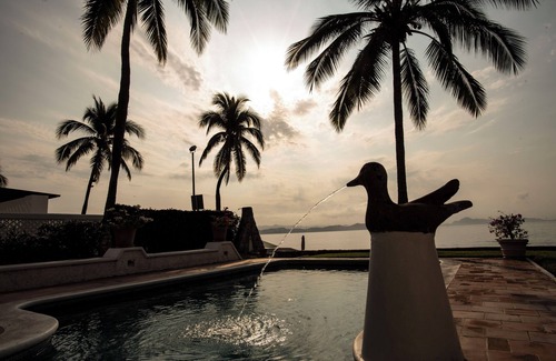 Manzanillo Villa | Fab Beachfront, 4-bedroom villa in Club Santiago, Manzanillo! CAD accepted!