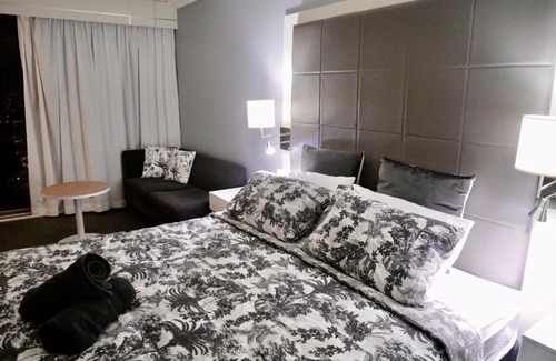 Surfers Paradise Hotel | Fab studio in heart of Surfers Paradise! FREE WIFI and FREE PARKING!