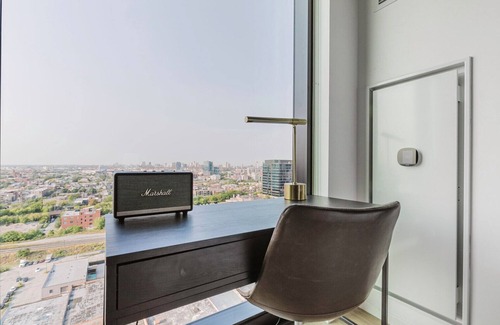 Near West Side Apartment | Fab West Loop Studio w/Pool, Spa, Gym, W/D & Lounge, by Blueground