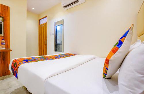 Dharavi Hotel | FabExpress Emirates Suits
