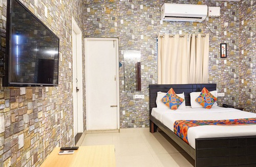 Kalyan Nagar Hotel | FabExpress Kings Suites Banaswadi