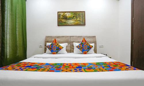 Malviya Nagar Hotel | FabExpress Premium Room I