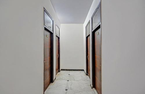 Kaushambi Hotel | FabExpress RN Residency
