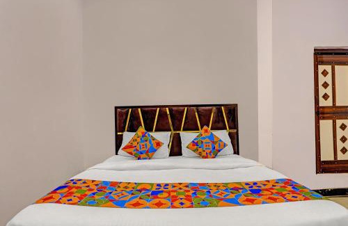 Kaushambi Hotel | FabExpress RN Residency