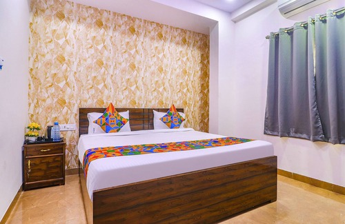 Shaikpet Hotel | FabExpress The Dream Elite