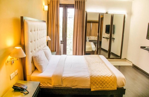 Saket Hotel | Fabhotel Anutham