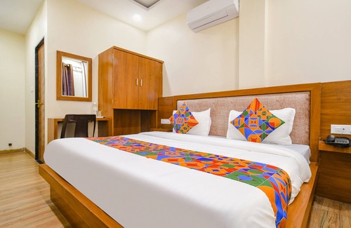 Rau Hotel | Fabhotel Atharv