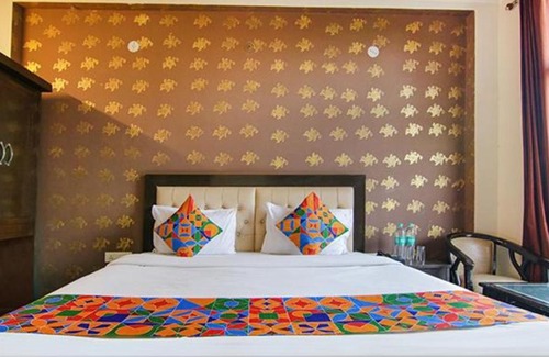 Dehradun Hotel | FabHotel CP Palace Race Course