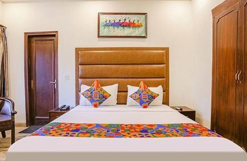 Saket Hotel | FabHotel Grand Anutham