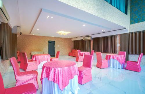 Indore Hotel | FabHotel J Palace