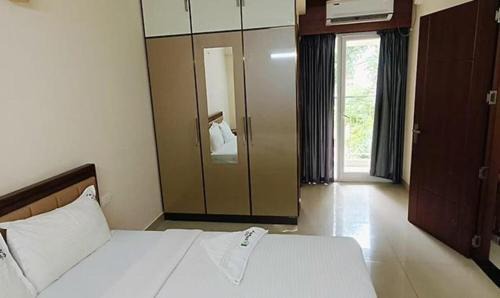 Kaloor Apartment | FabHotel JK Grand