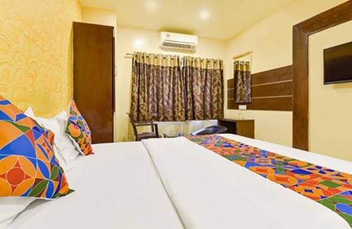 Navrangpura Hotel | Fabhotel Kalash Residency