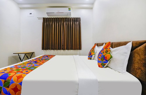 Surat Hotel | Fabhotel Raviraj Capital