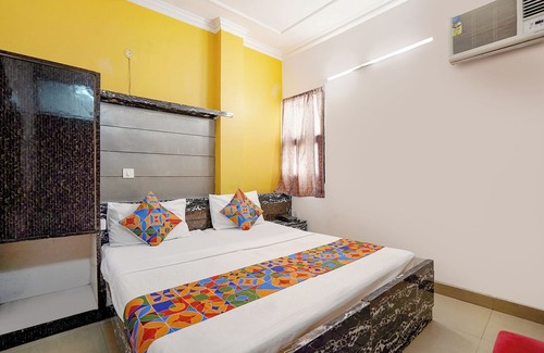 Defence Colony Hotel | Fabhotel Richa Palace