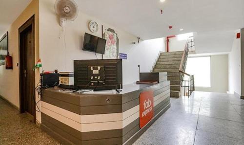 Noida Hotel | FabHotel Royale 58