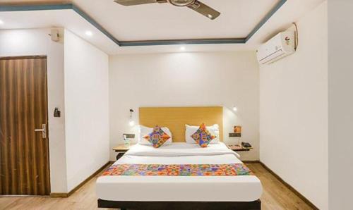 Noida Hotel | FabHotel Royale 58