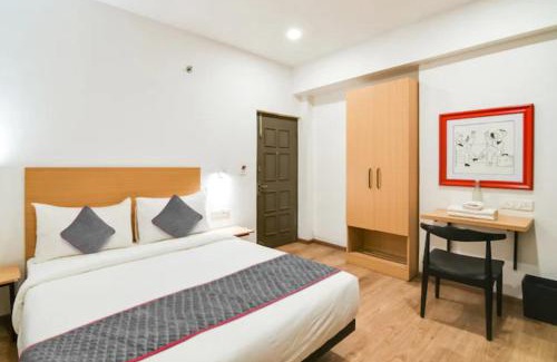 Ballygunge Hotel | FabHotel Sayeeda International - 600m from Park Circus 7 Point