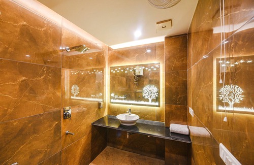 Delhi Hotel | Fabhotel Shree Jii Luxury
