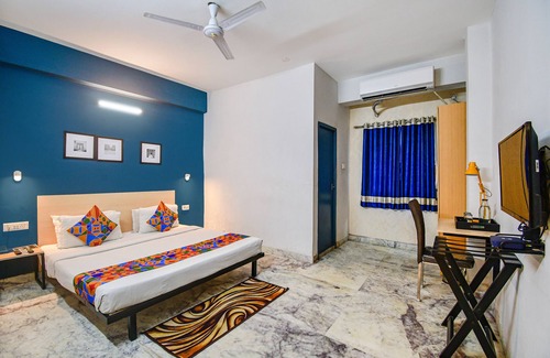 Ballygunge Hotel | FabHotel Silver Key Kolkata
