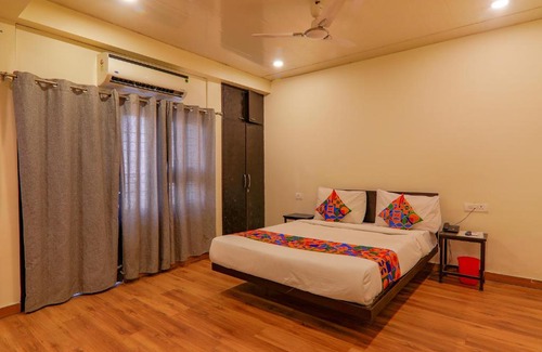 Kalyanpur Hotel | FabHotel SR Square