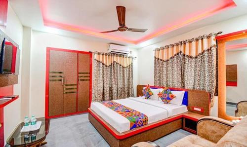 Lake Town Hotel | FabHotel The Crown Comforts