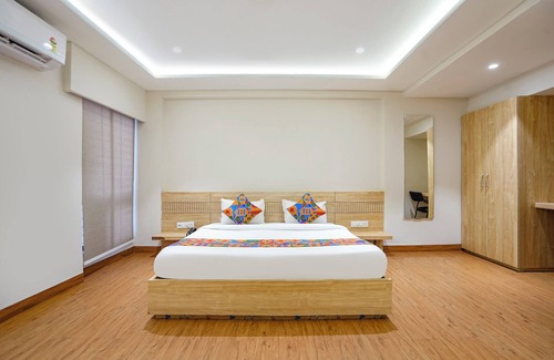 Rau Hotel | Fabhotel White Pearl