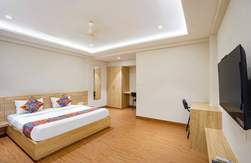 Rau Hotel | Fabhotel White Pearl