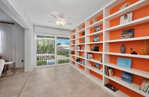 Moorings Condo | Fabulous 2-bd. condo across the street from Naples beautiful sandy white beaches