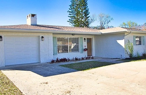 Springs at Kings Bay House | Fabulous 2-bedroom waterfront house on Canal in Crystal River.