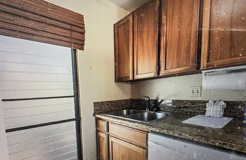 Kihei Condo | Fabulous 2-bedroom condo with AC in KiheinAcross the street from beach