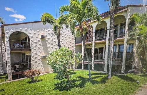 Kihei Condo | Fabulous 2-bedroom condo with AC in KiheinAcross the street from beach