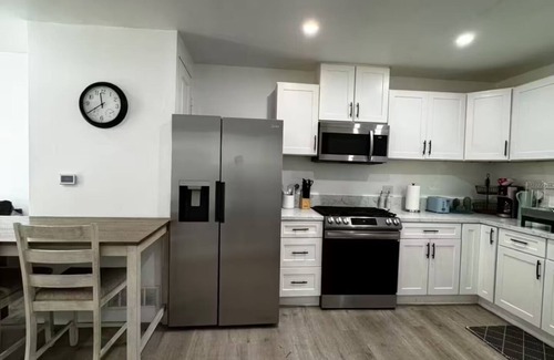 Porter Ranch House | Fabulous 2-bedroom house in Los Angeles