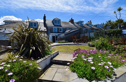 St Ives Cottage | Fabulous 3 Bed Cottage With Parking And Garden Overlooking Porthgwidden Beach