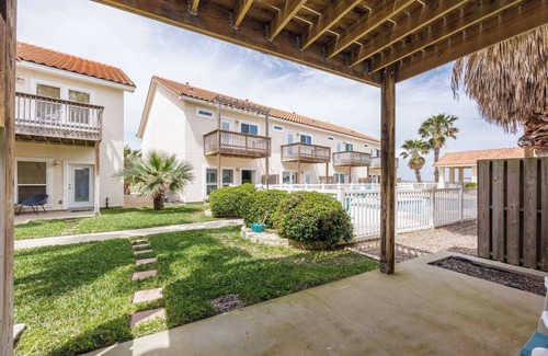 Corpus Christi House | Fabulous 3-bedroom townhome poolside with boat slip