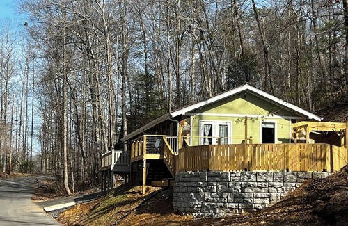 Gatlinburg - Pigeon Forge Cottage | Fabulous 3Bed 3 bath Cottage Pool Hot tub Games