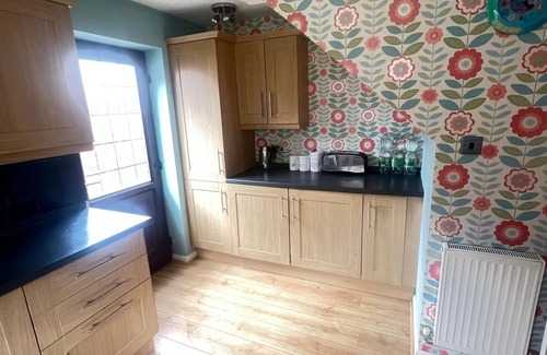 East Wickham House | Fabulous 4-bedroom house in Welling, fully detached, for a perfect getaway